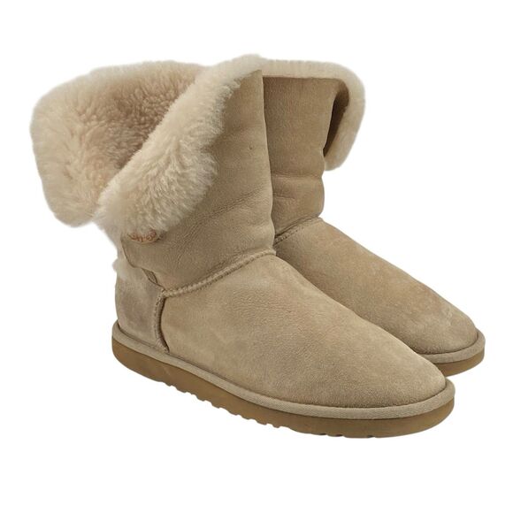 UGG Australia Classic Short Button Beige Women’s Sz 8 Sheepskin Fur Lined (HF20) - Picture 1 of 15